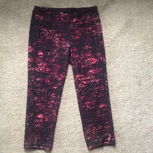 Old Navy women’s workout capri crops